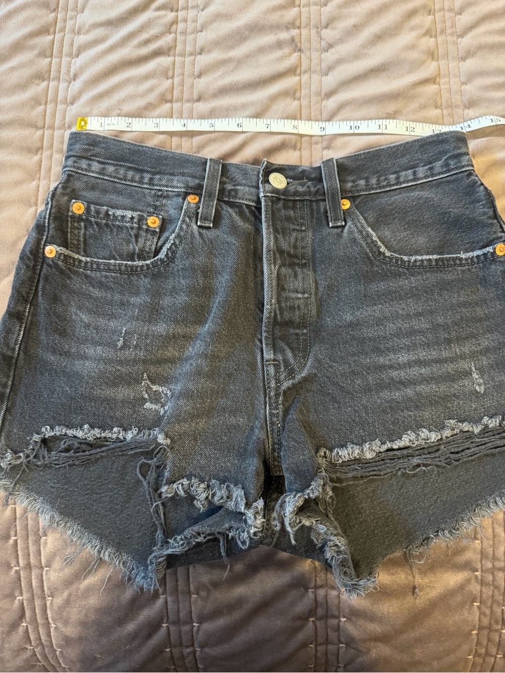 Women’s sz 27 Levi's Black Distressed Cutoff Denim Shorts